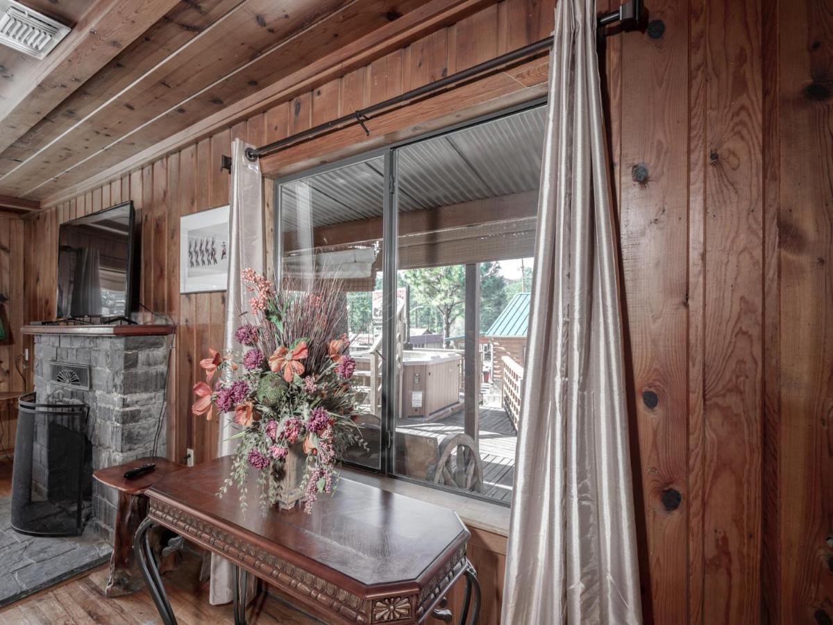 Alpine Cabin, 3 Bedrooms, Deck, Sleeps 8 Ruidoso Exteriör bild